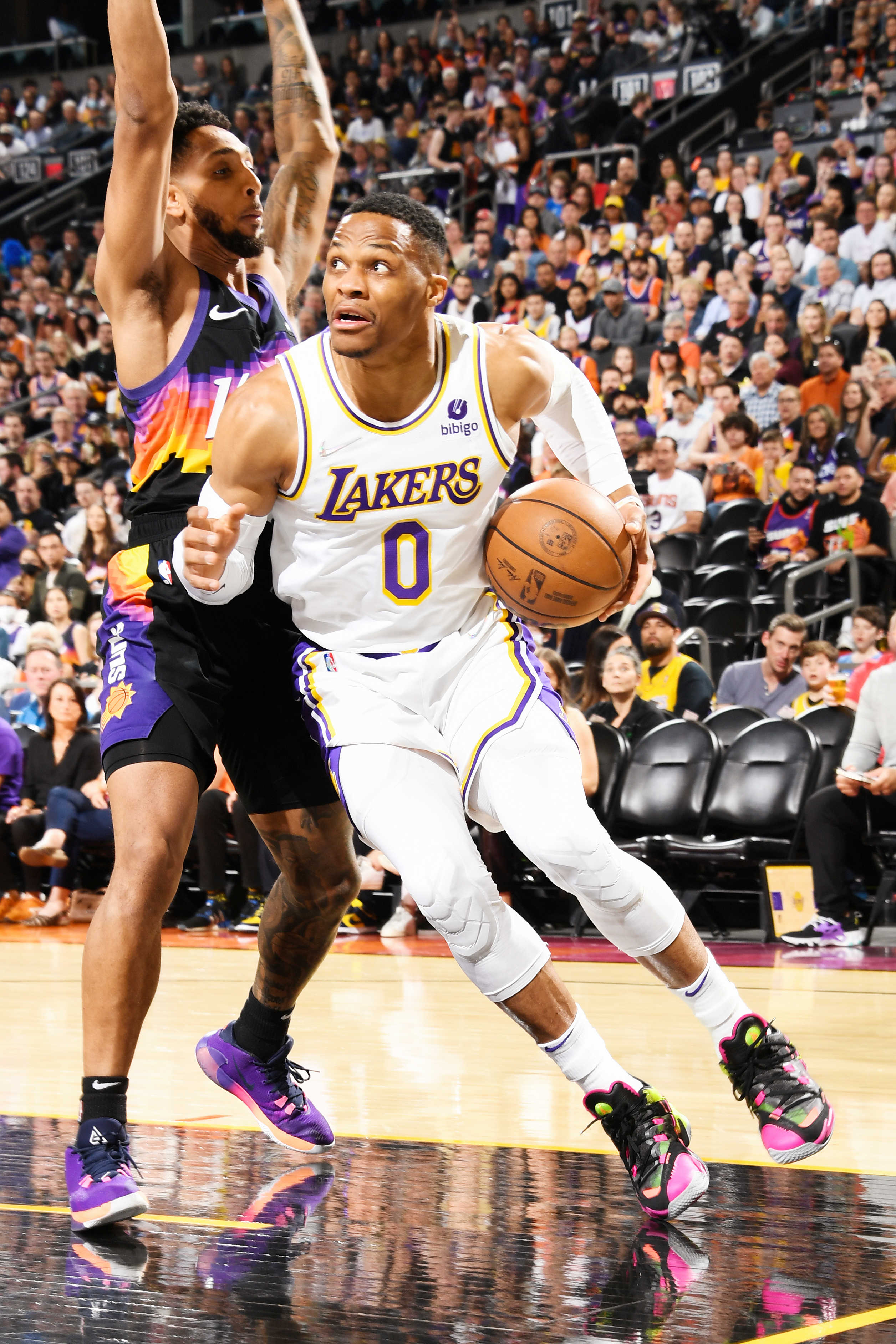 九游娱乐-蒂姆连续五场比赛得分超过重要助攻，湖人不断突破！