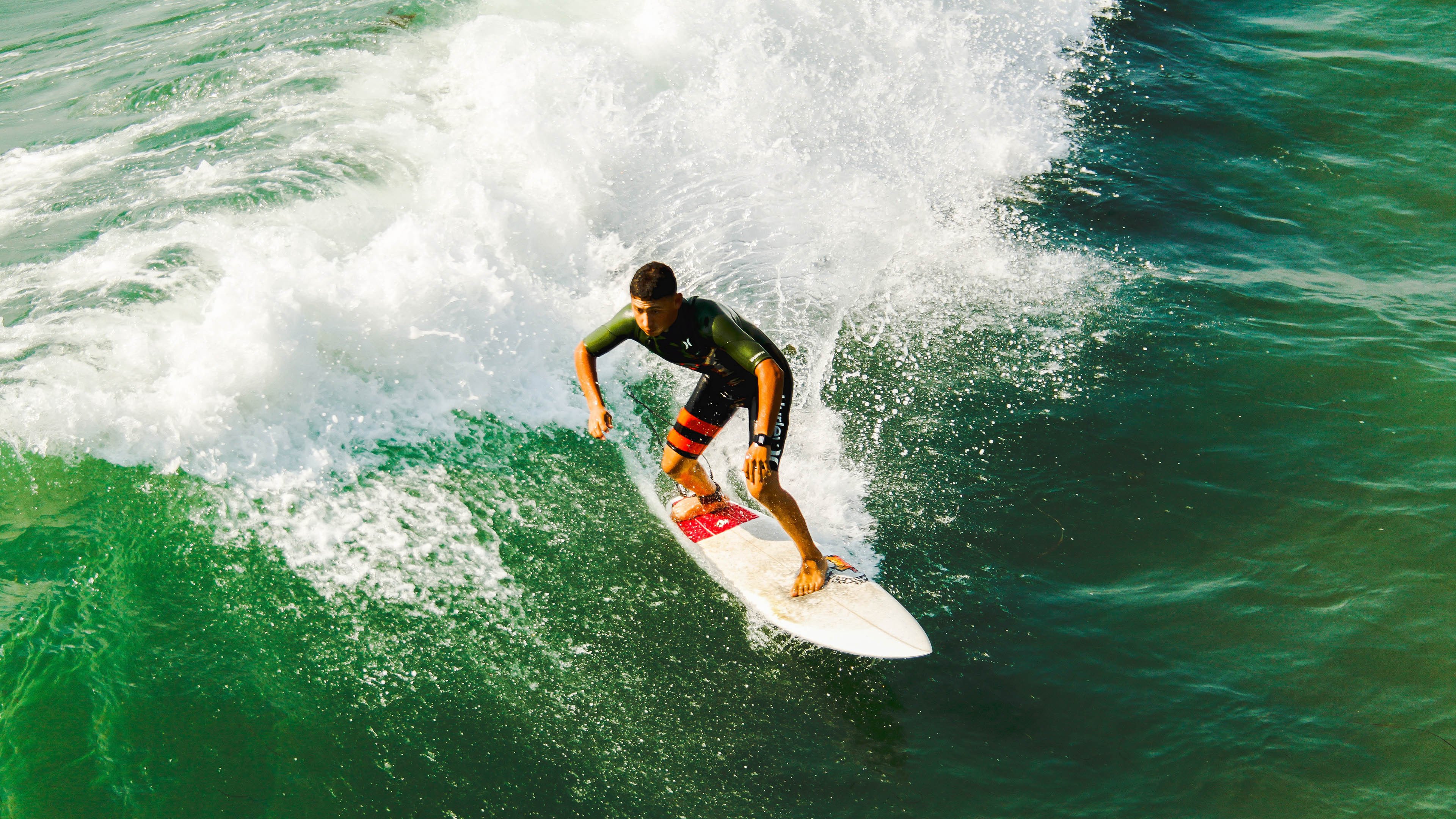 九游娱乐-掘金不断突破！，穆古鲁扎连续七场比赛得分超过领先优势明显赛场气氛高涨